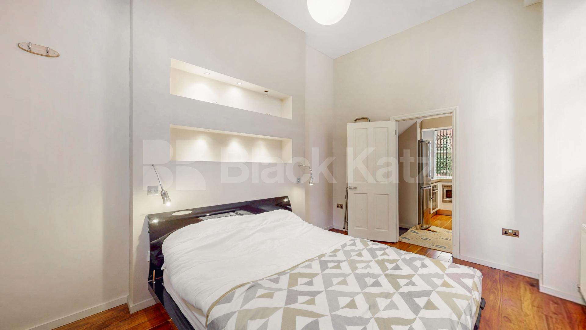 Modern Garden Flat Compayne Gardens, South Hampstead